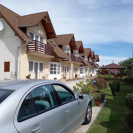 Petrovics Apartmanhaz 1 Buk Bagian luar foto