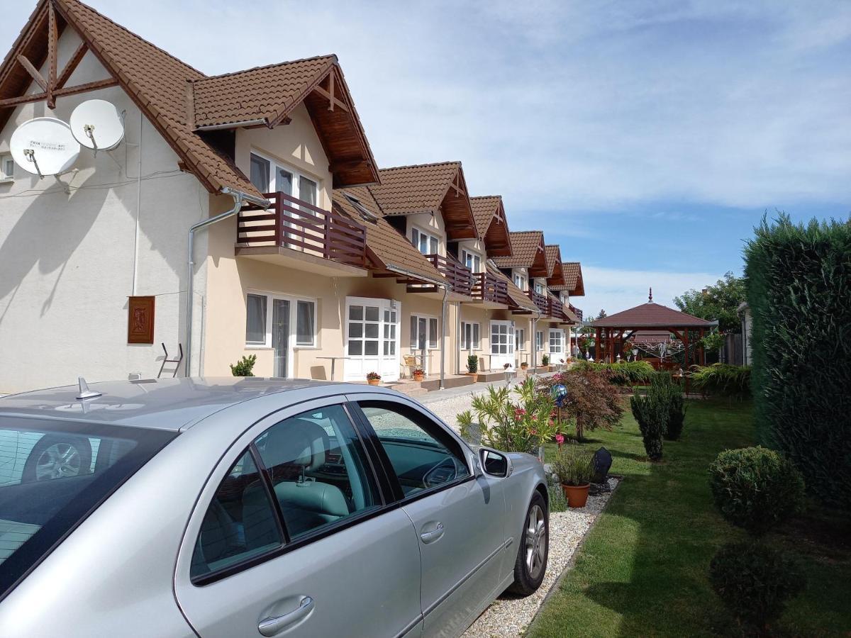 Petrovics Apartmanhaz 1 Buk Bagian luar foto