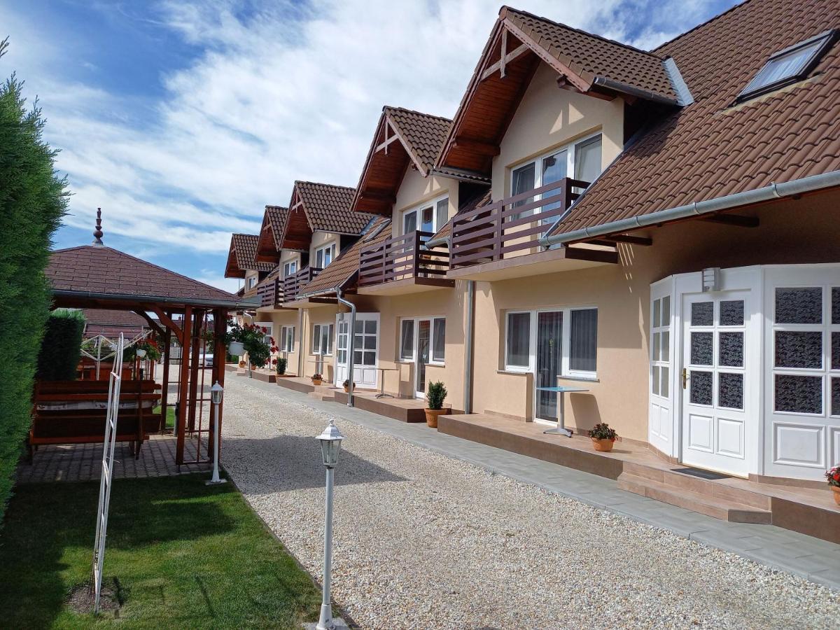 Petrovics Apartmanhaz 1 Buk Bagian luar foto