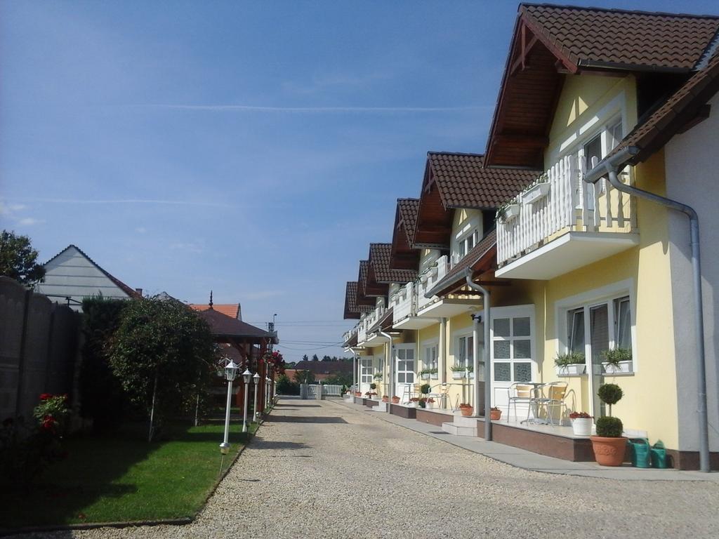 Petrovics Apartmanhaz 1 Buk Bagian luar foto