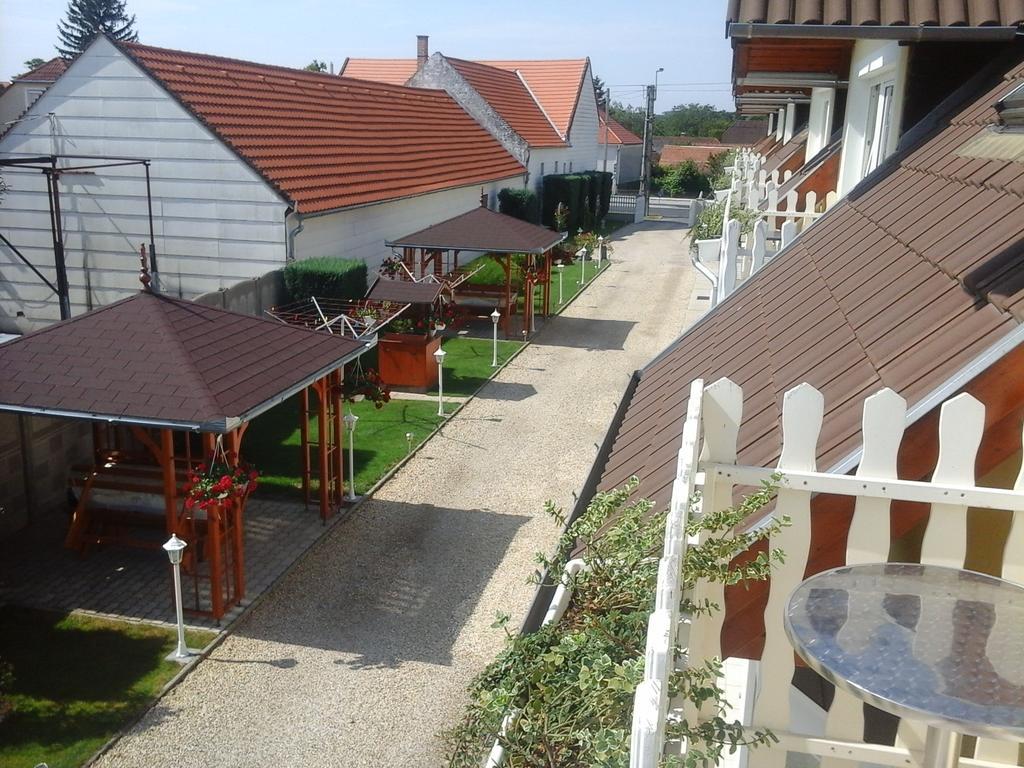 Petrovics Apartmanhaz 1 Buk Bagian luar foto
