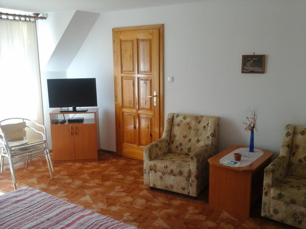 Petrovics Apartmanhaz 1 Buk Bagian luar foto