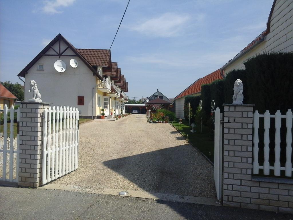 Petrovics Apartmanhaz 1 Buk Bagian luar foto