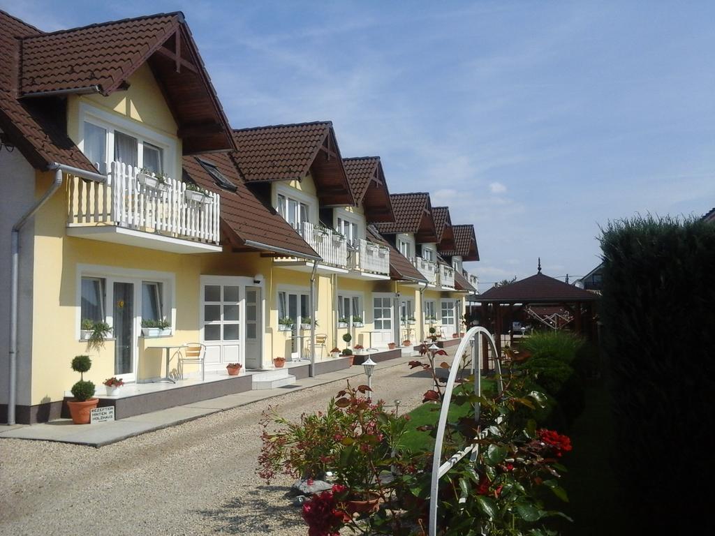 Petrovics Apartmanhaz 1 Buk Bagian luar foto