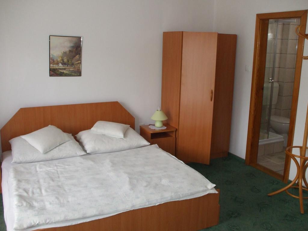 Petrovics Apartmanhaz 1 Buk Bagian luar foto